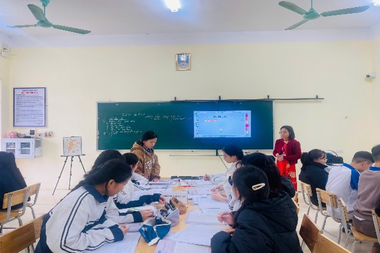 Học sinh tích cực tham gia hoạt động nhóm và bày tỏ quan điểm bản thân trong tiết học Ngữ Văn