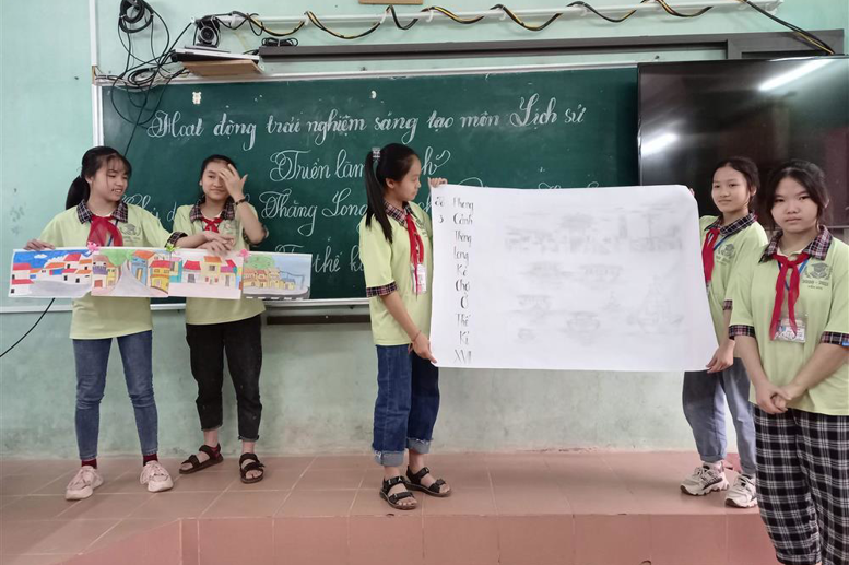 Nhóm 3 lớp 7B thuyết trình sản phẩm