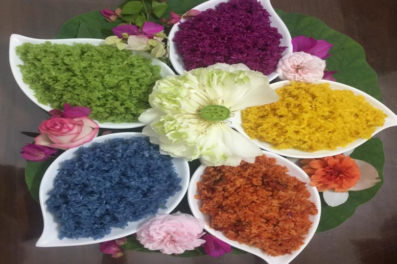 Hình ảnh Xôi ngũ sắc từ nguyên liệu màu tự nhiên