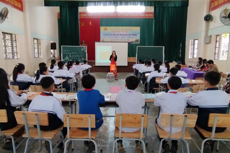 Hoạt động trải nghiệm, hướng nghiệp do cô Hồng giảng dạy