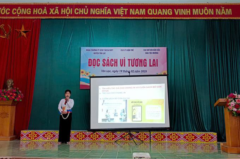 Ban Linh Anh đến từ chi đoàn lớp 10K7 giới thiệu về cuốn sách mang tên “Bố Con Cá Gai”