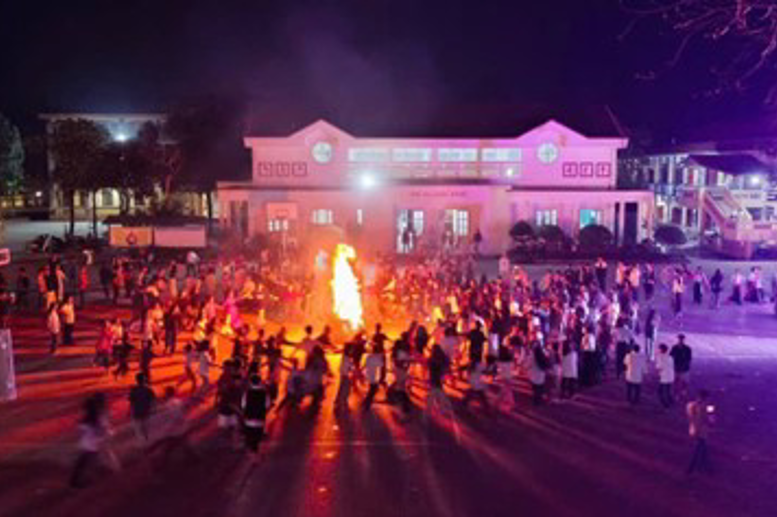 Kết thúc hội thi là đêm lửa trại